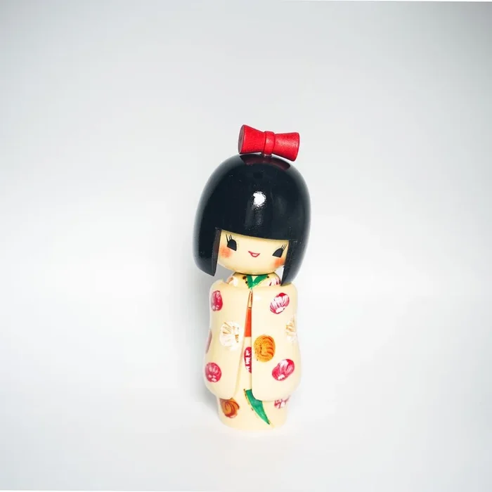 Kokeshi doll “Otomesode(Girly Sleeves )” White